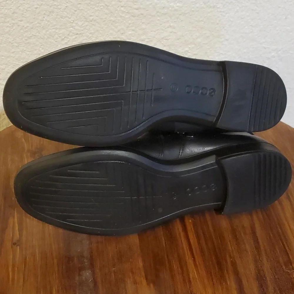 Ecco| Black Supple Smooth Leather Booties Boots Side Zip Low Heel   Sz.6